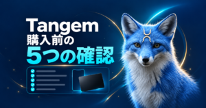 青い狐とチェックリスト、スマホとカードの概念図。